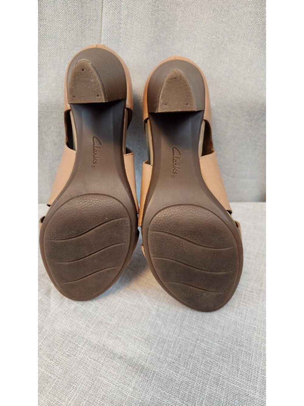 Clarks Womens 9.5 M Solid Brown Leather Laser Cut Uppr Taper Block Heel Zip - Picture 6 of 6